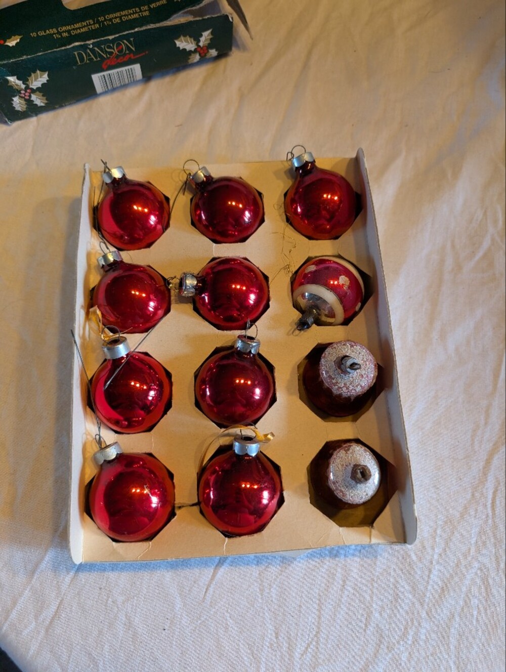 2/50$ Vintage Red Glass Holiday Ornaments - Shiny Set